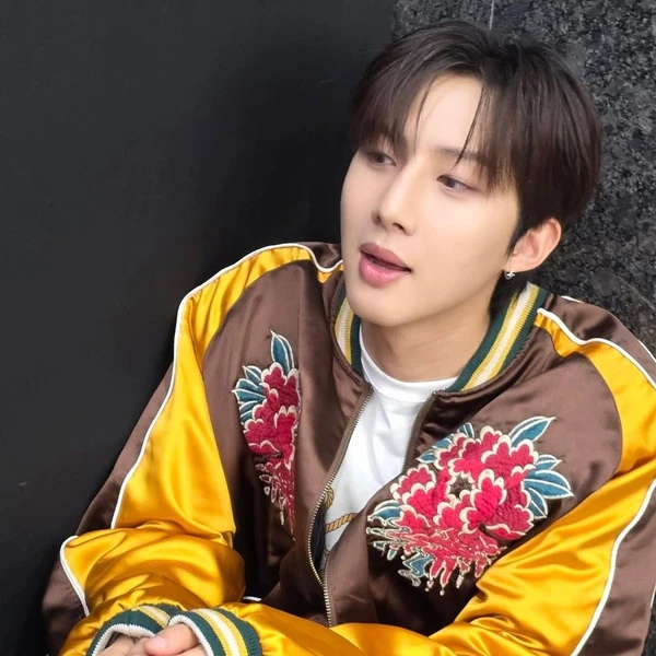 Top Photo Full of Hui (PENTAGON) Love