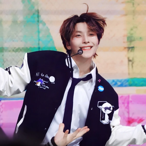 BOY STORY 贺鑫隆 シンロン BOY STORY | #BOYSTORY #XINLONG #鑫隆 祝我自己18岁生日快乐