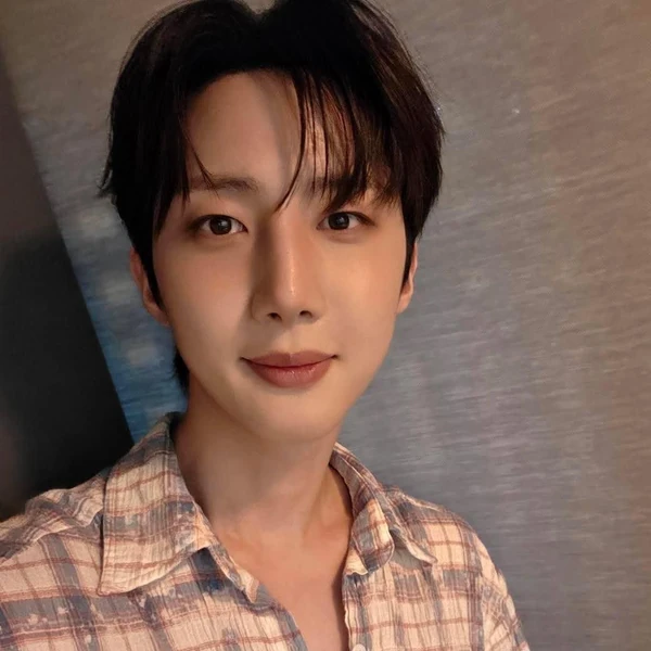 Top Photo Full of Hui (PENTAGON) Love