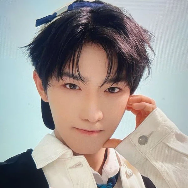 Top Photo Full of Yi Chen Love