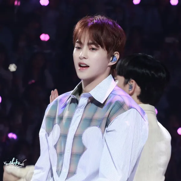시우민 (EXO) 팬심 가득한 인기 사진