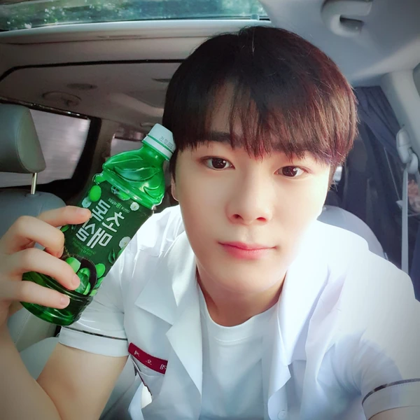 오늘 가장 사랑받은 문빈 (아스트로)의 모습