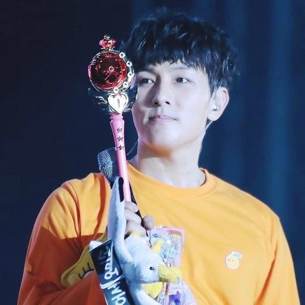 Top Photo Full of Kim Dongwan (SHINHWA) Love