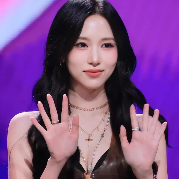오늘 가장 사랑받은 미나 (TWICE)의 모습