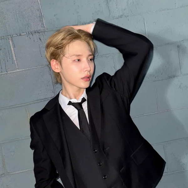 Penampilan Jeon Woong (AB6IX) yang Paling Dicintai Hari Ini