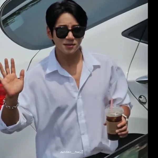 Top Photo Full of Hwang Chiyeol Love