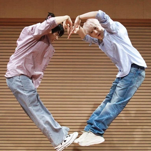 오늘 가장 사랑받은 진진 (아스트로)의 모습