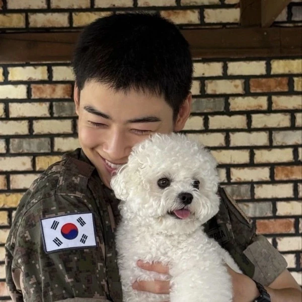 Penampilan Eunwoo (ASTRO) yang Paling Dicintai Hari Ini