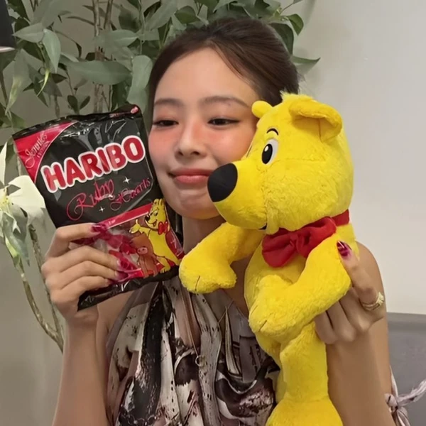 Today's Most Loved Jennie (BLACKPINK)