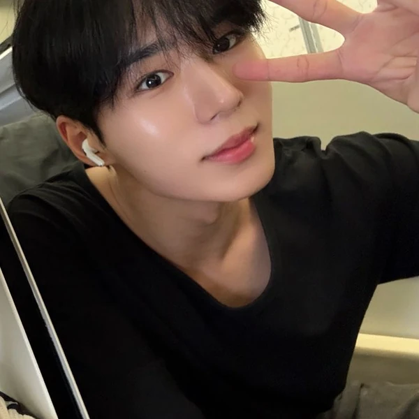Shining profile picture of Kim Junseo (WEi) on today's Choeaedol