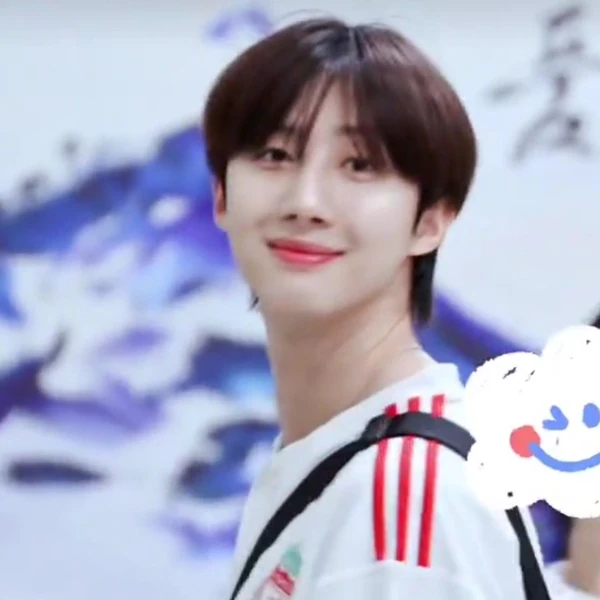 充满粉丝爱意的Hui (PENTAGON)人气照片
