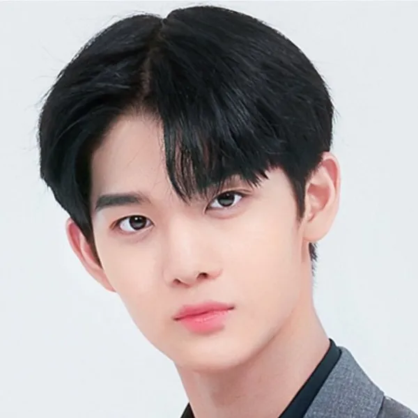 Foto Populer Penuh Cinta untuk Bae Jinyoung