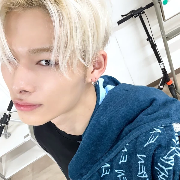 Signature photo of NI-KI (ENHYPEN) capturing their charm