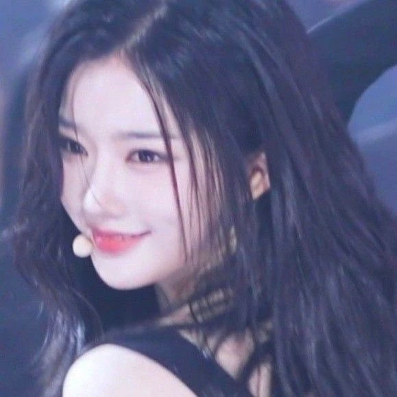 Penampilan Kim Yooyeon (tripleS) yang Paling Dicintai Hari Ini