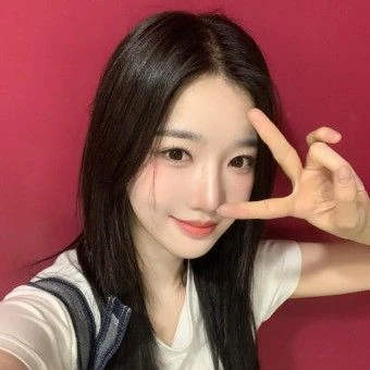 Foto Populer Penuh Cinta untuk Kim Yooyeon (tripleS)
