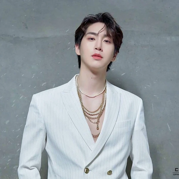 Today's Most Loved Shinwon (PENTAGON)