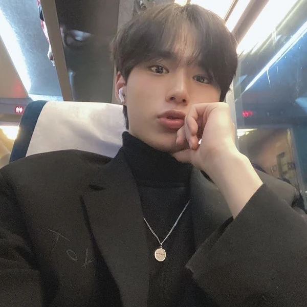 Today's Most Loved Kim Junseo (WEi)