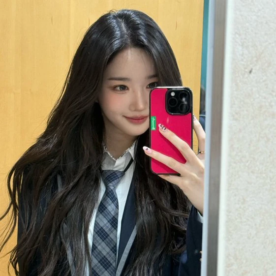 Penampilan Kim Yooyeon (tripleS) yang Paling Dicintai Hari Ini