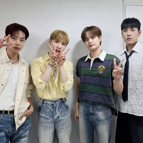 Top Photo Full of AB6IX Love