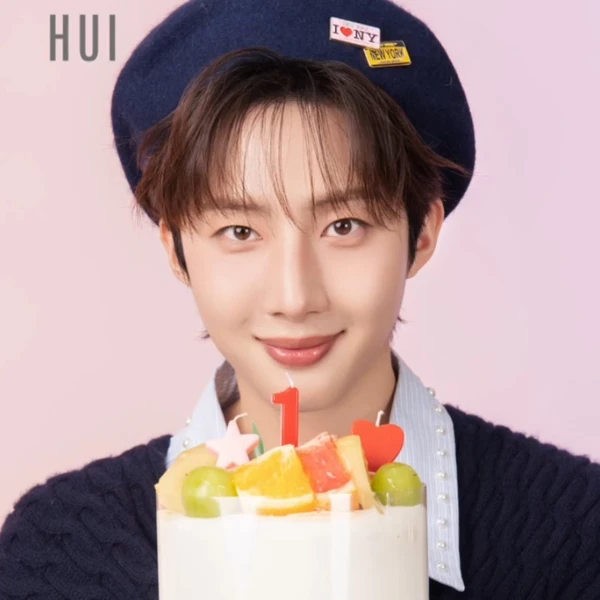 Top Photo Full of Hui (PENTAGON) Love