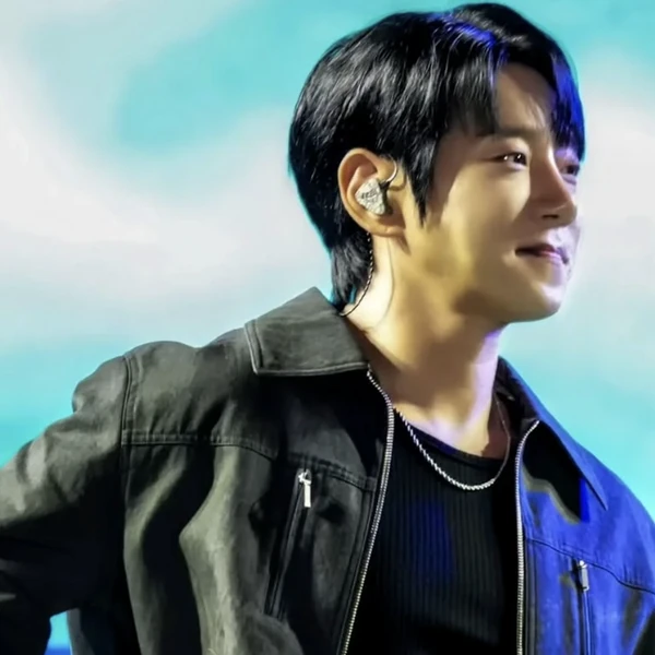 Penampilan Hwang Chiyeol yang Paling Dicintai Hari Ini