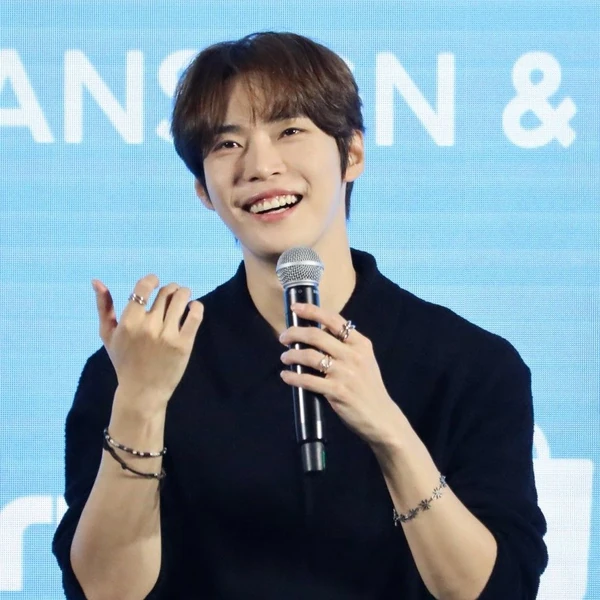 充滿粉絲愛意的道英 (NCT 127)人氣照片