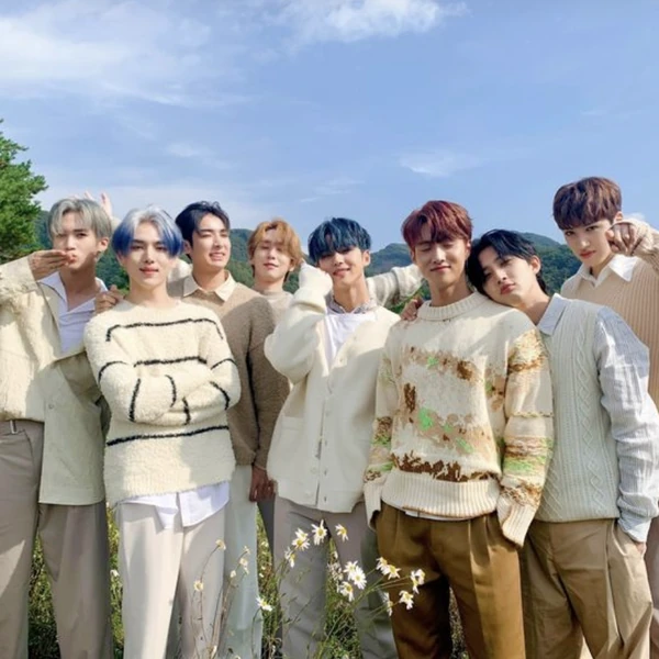 Top Photo Full of PENTAGON Love