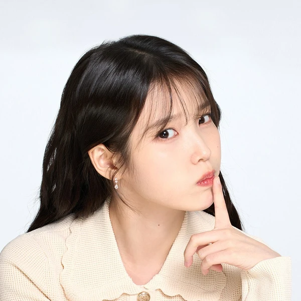 Foto Populer Penuh Cinta untuk IU