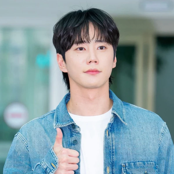 Today's Most Loved Lee Junyoung
