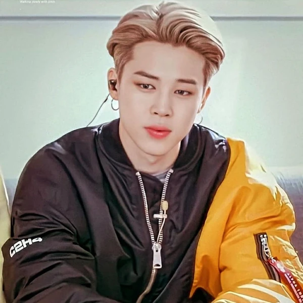 오늘 가장 사랑받은 지민 (방탄소년단)의 모습