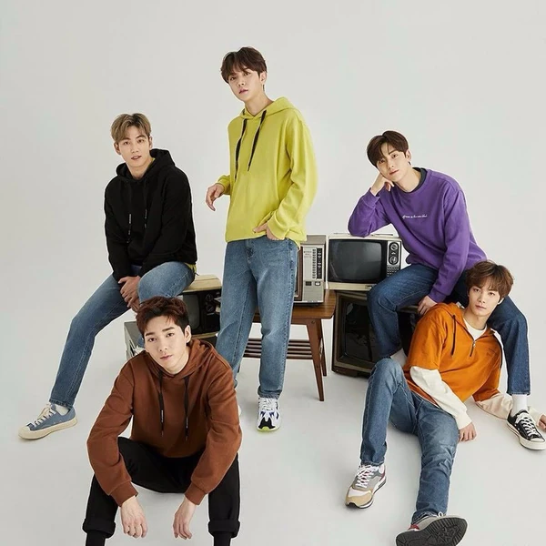 뉴이스트 팬심 가득한 인기 사진
