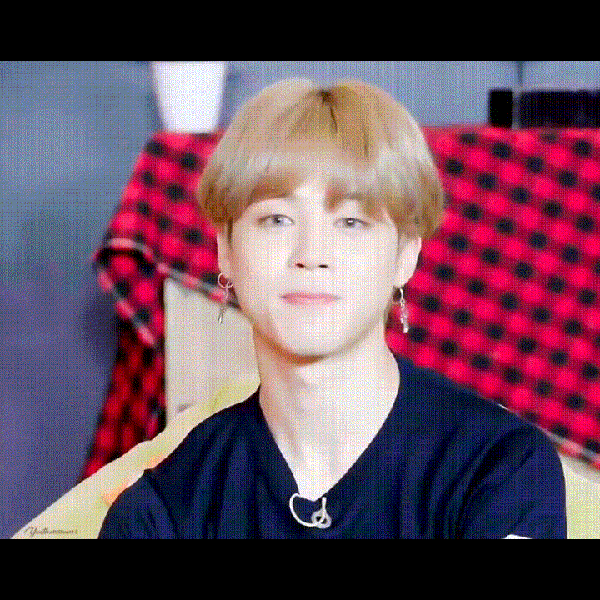 지민 (방탄소년단)의 매력을 담은 최애돌 대표 사진