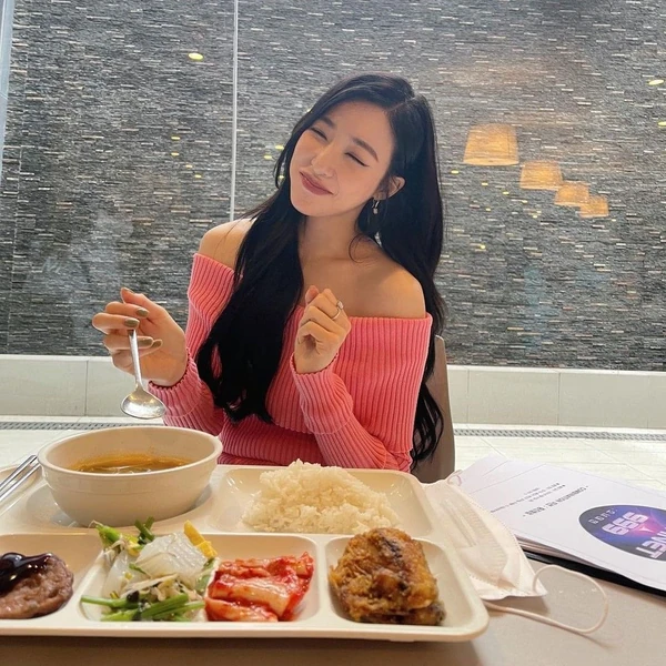 Top Photo Full of Tiffany Young (Girls' Generation) Love