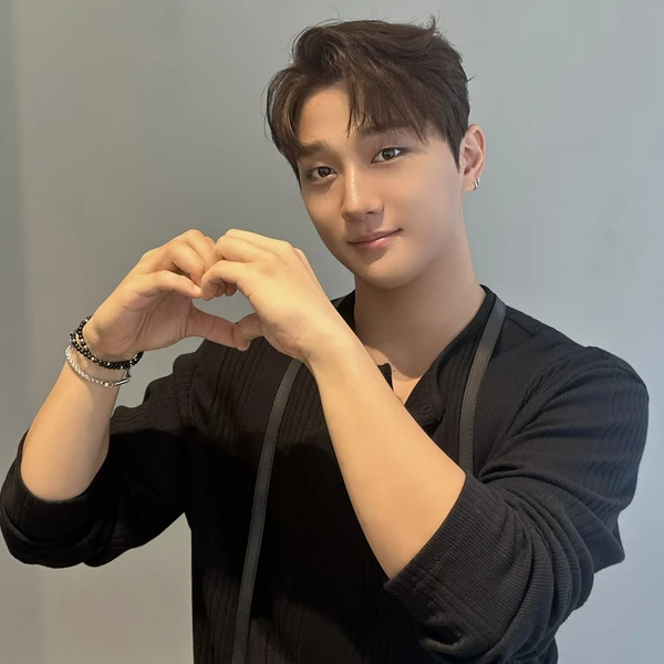 Top Photo Full of Hong Joochan (GoldenChild) Love