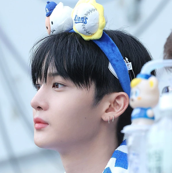 Today's Most Loved Bae Jinyoung
