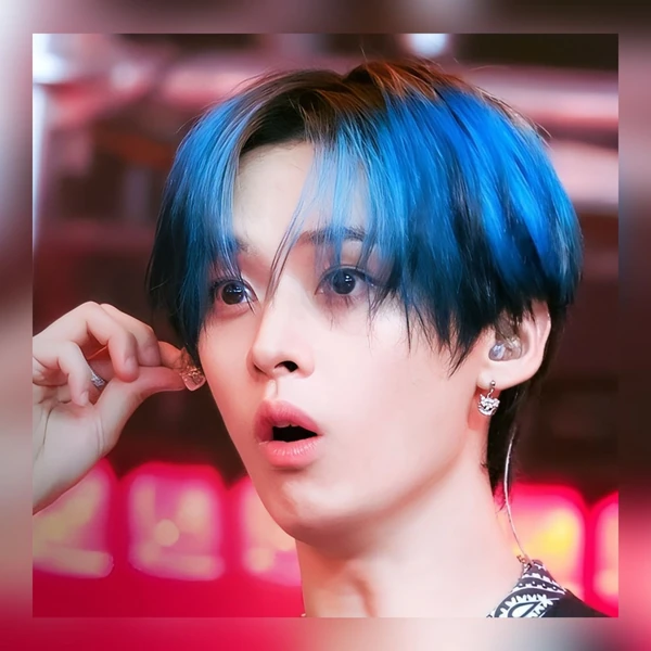 今天最受喜爱的Lee Know (Stray Kids)