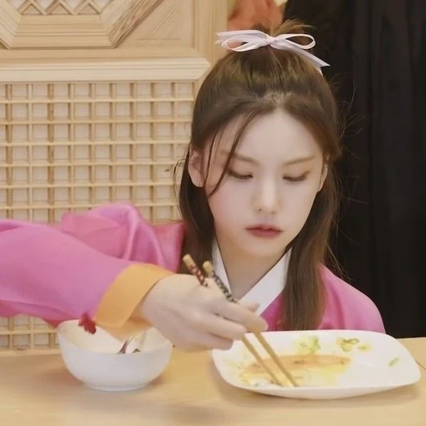 Today's Most Loved Yeji (ITZY)