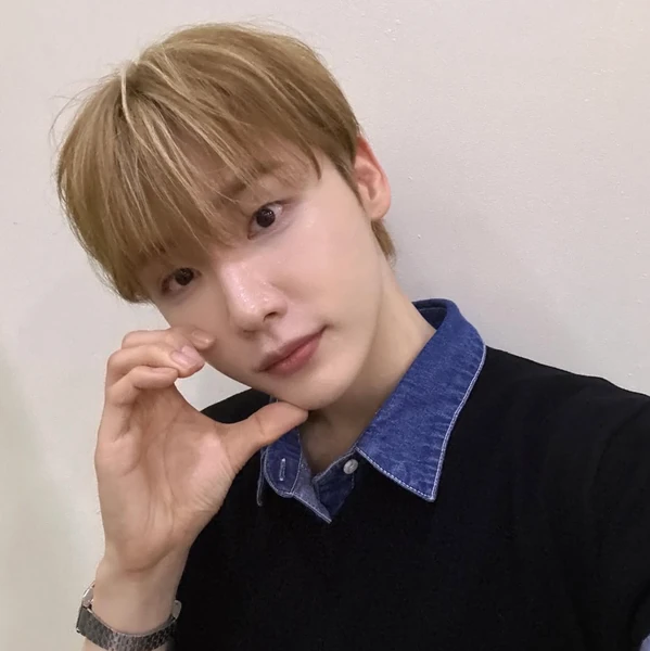 Today's Most Loved Jeon Woong (AB6IX)
