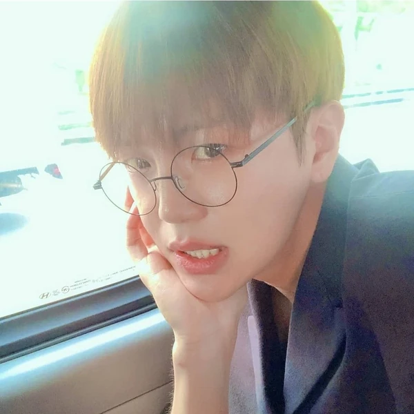 Top Photo Full of Donghun (A.C.E) Love
