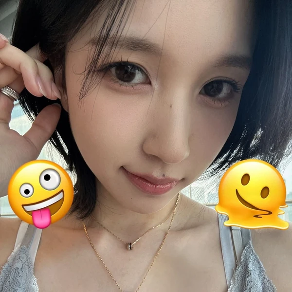 Foto Populer Penuh Cinta untuk Mina (TWICE)
