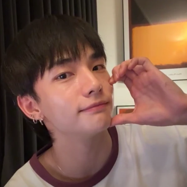 Foto perwakilan Hyunjin (Stray Kids) yang bersinar hari ini di Choeaedol
