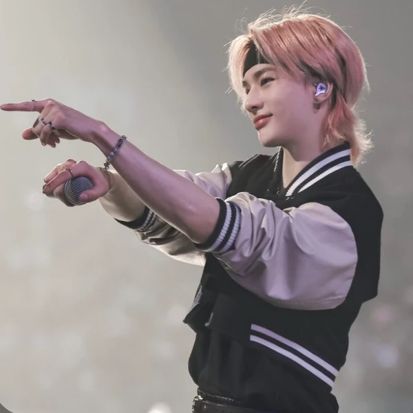 Foto perwakilan Hyunjin (Stray Kids) yang bersinar hari ini di Choeaedol