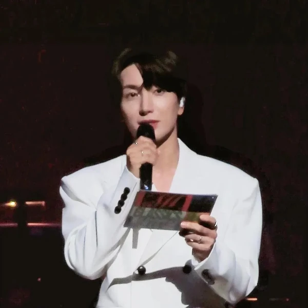 Foto Populer Penuh Cinta untuk Leeteuk (Super Junior)