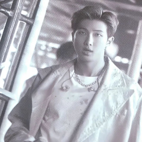 RM (BTS)の魅力を収めた代表写真