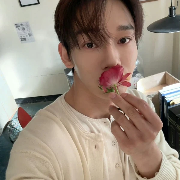 Foto Populer Penuh Cinta untuk Chen (EXO)
