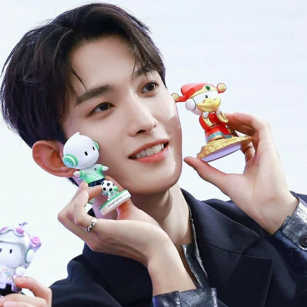 Foto Populer Penuh Cinta untuk DK (SEVENTEEN)