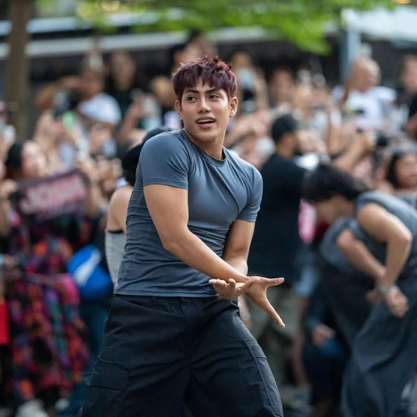 Foto Populer Penuh Cinta untuk Stell (SB19)