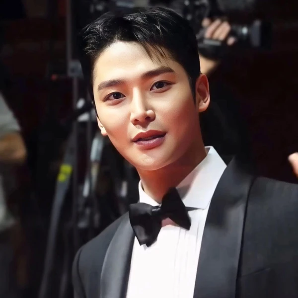 Penampilan Rowoon yang Paling Dicintai Hari Ini