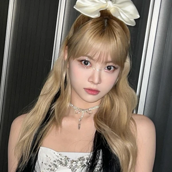 Today's Most Loved Hong Eunchae (LE SSERAFIM)
