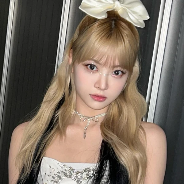 Today's Most Loved Hong Eunchae (LE SSERAFIM)
